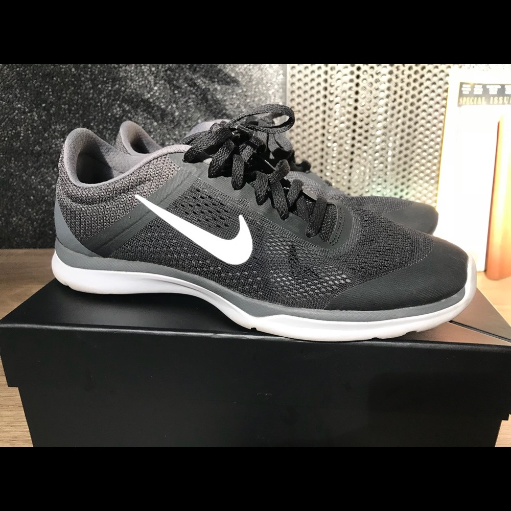 NIKE WOMENS IN SEASON 5 TRAINING SHOE
